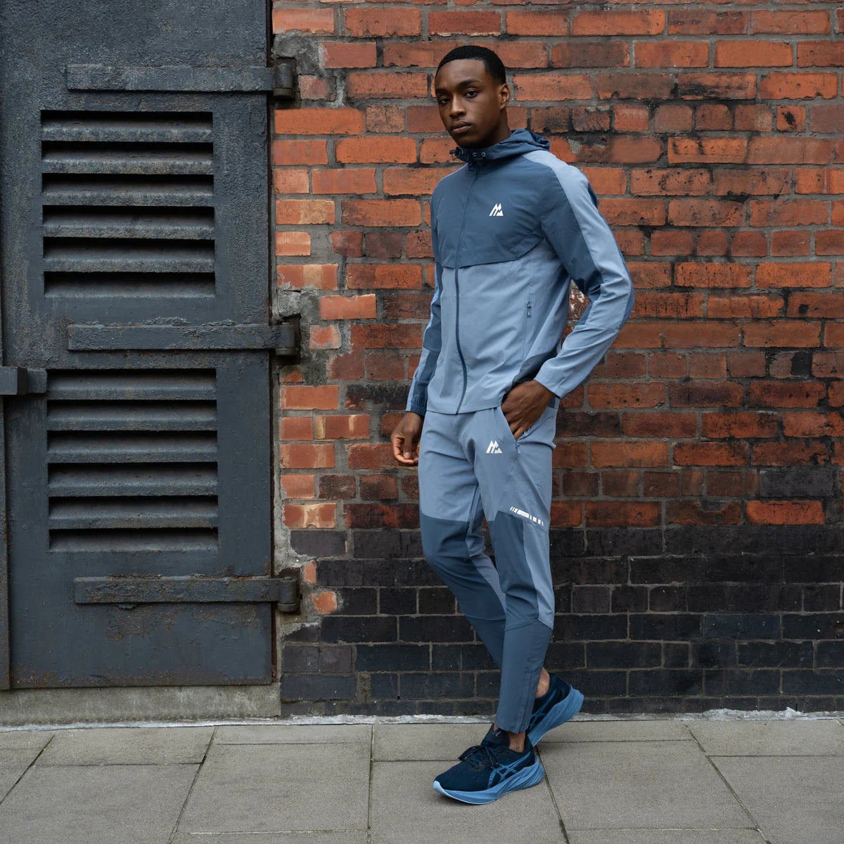 TRACKSUITS & SETS